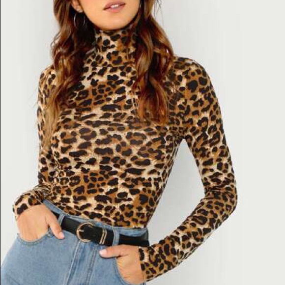 🐾🆕High Neck Leopard Print Fitted Top🐾 - Picture 2 of 4